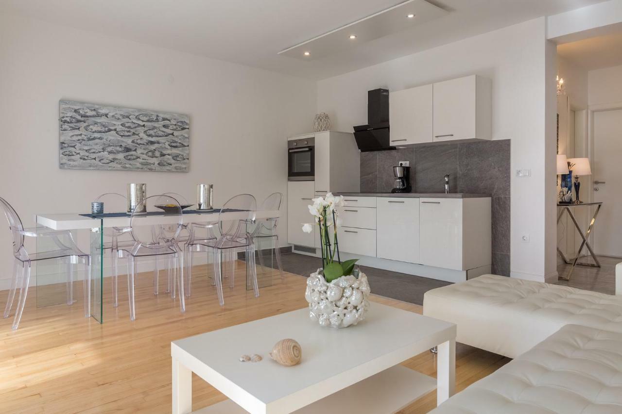Apartments Villa Lux Dugi Rat Exterior photo