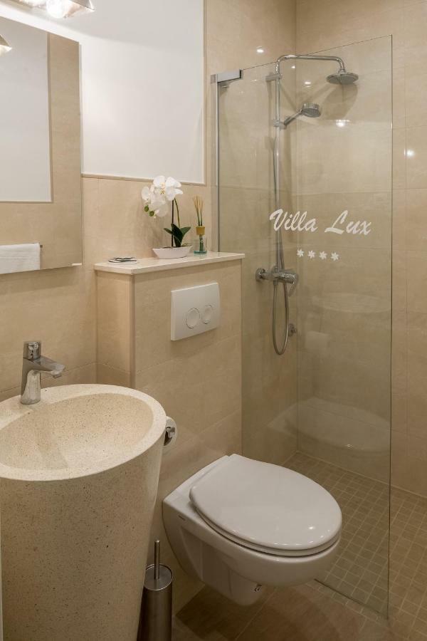 Apartments Villa Lux Dugi Rat Exterior photo